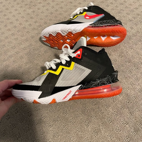 Space Jam x Lebron 18 low Sylvester x tweety - Picture 6 of 10
